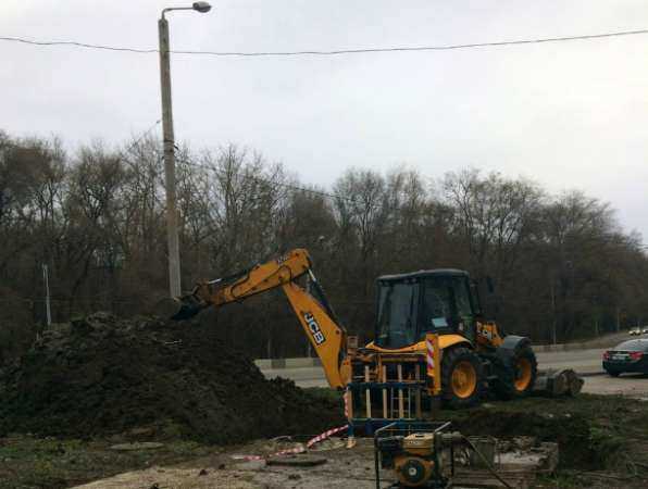 Серьезная коммунальная авария оставила без воды жителей трех улиц и одного поселка Ростова Серьезная коммунальная авария оставила без воды жителей трех улиц и одного поселка Ростова