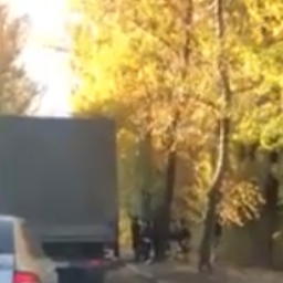 Откачивание пассажира переполненной маршрутки обеспокоенными ростовчанами попало на видео