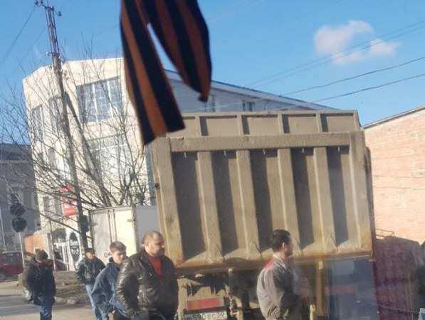 Неуправляемый многотонный грузовик снес несколько автомобилей в Ростове Неуправляемый многотонный грузовик снес несколько автомобилей в Ростове