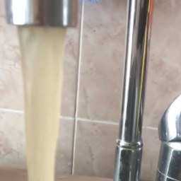 Мутная ядовитая влага из крана возмутила жителей в Ростовской области