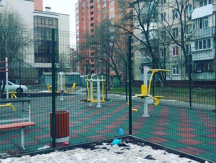 Спортплощадка «на показ» возмутила жительницу Северного жилого массива в Ростове Спортплощадка «на показ» возмутила жительницу Северного жилого массива в Ростове