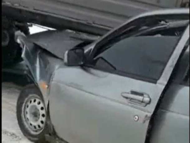 Пьяный лихач вообразил себя Шумахером и "впечатался" в КаМАЗ на трассе в Ростовской области Пьяный лихач вообразил себя Шумахером и "впечатался" в КаМАЗ на трассе в Ростовской области