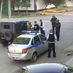 Жестокое избиение московских инженеров толпой хулиганов в Ростовской области попало на видео