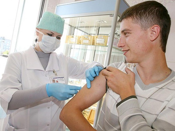 Уколоться по-взрослому: ростовчан приглашают получить защиту от гриппа
