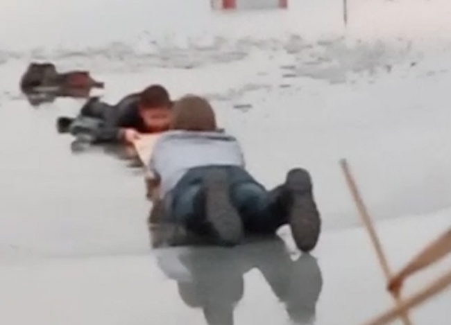 В Ростовской области студент героически спас школьника, провалившегося под лед