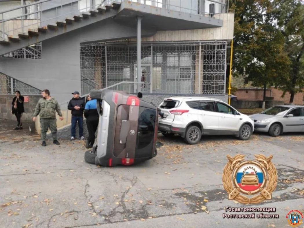 Авария на Шолохова с перевернувшимся авто, пострадала водитель