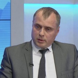 Экс-министру ЖКХ Андрею Майеру снова продлили арест
