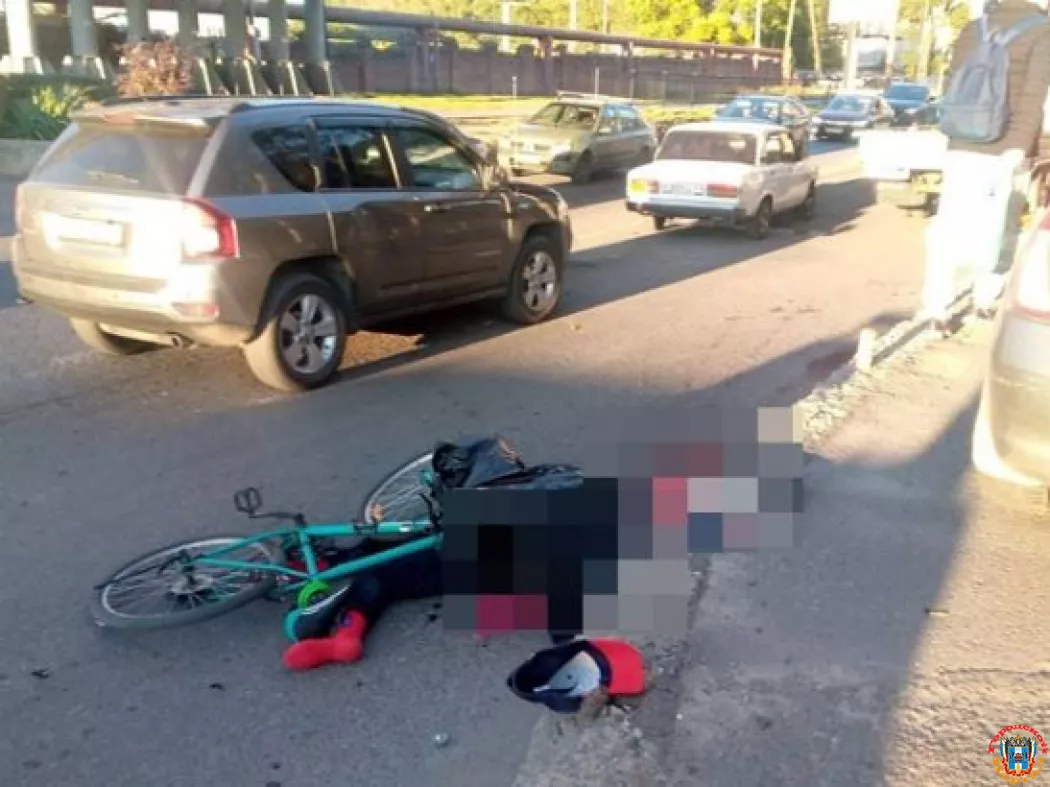 В Ростове на Стране Советов велосипедист погиб под колесами авто