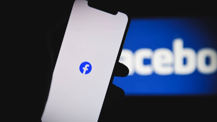 Пользователи пожаловались на работу Facebook и Instagram