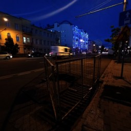 Гигантский провал в асфальте образовался на проспекте Ворошиловском в Ростове