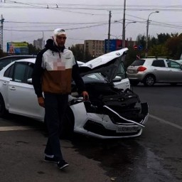В Ростове проезжавший мимо врач оказал первую помощь пострадавшему в ДТП мужчине