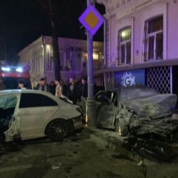 В ночном ДТП в Ростове погиб мужчина, двое госпитализированы