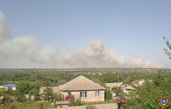 Пожарный поезд выдвинулся на место тушения горящего леса в Каменском районе