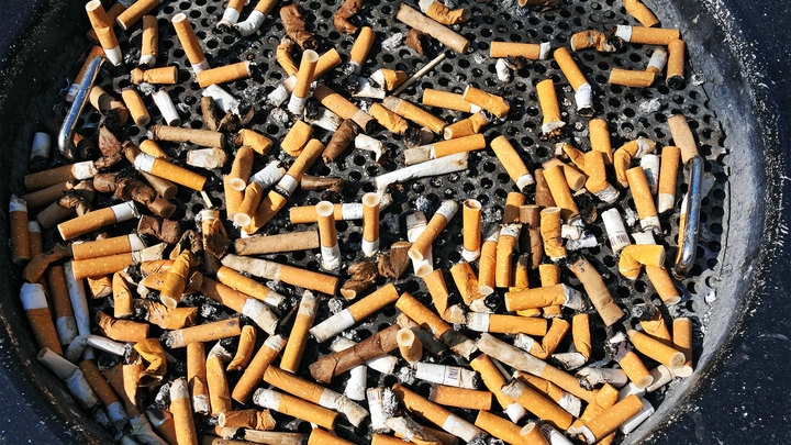Табачные компании могут заставить оплачивать уборку окурков с улиц
