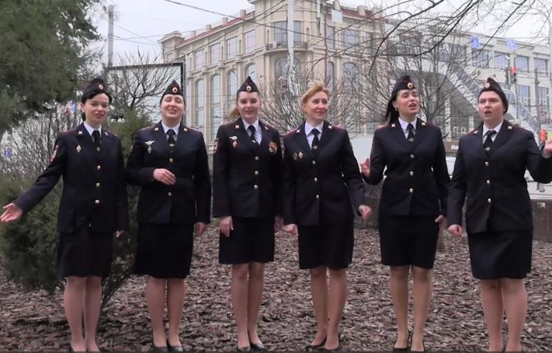 Ростовские полицейские поздравили женщин с 8 марта очередным видеоклипом