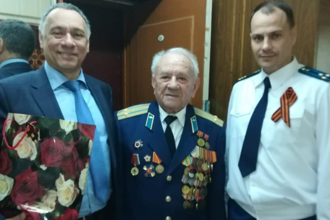 В Ворошиловском районе сердечно поздравили ветерана войны