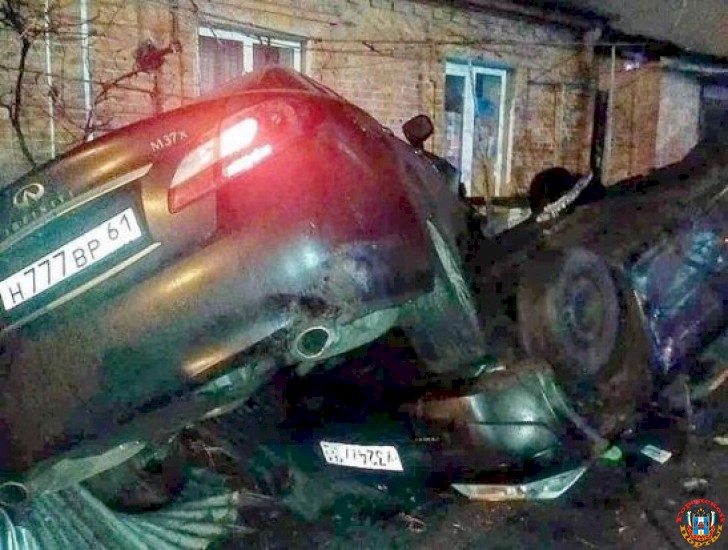 В Ростове водитель иномарки протаранил два авто, пытаясь уйти от погони