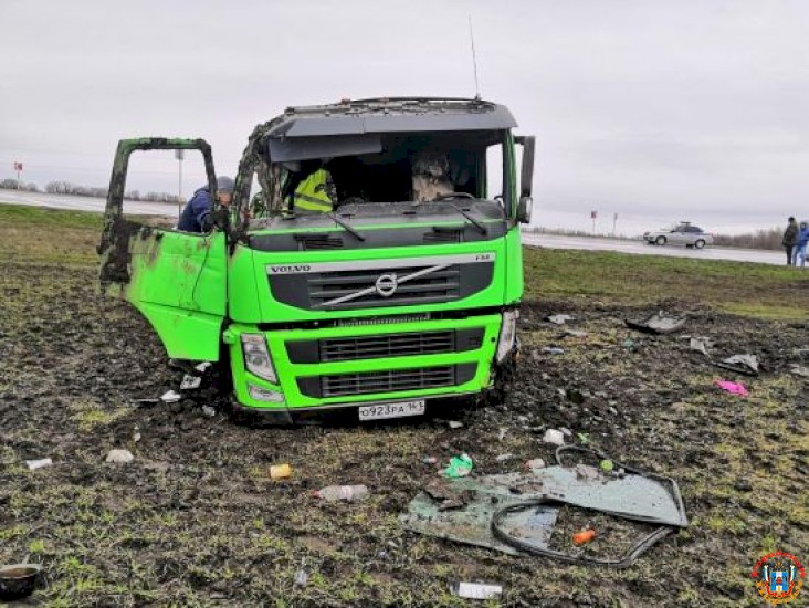 В Ростовской области фура вылетела в кювет из-за непогоды: пострадал пассажир