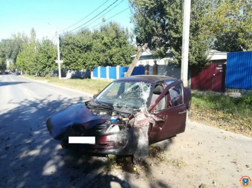 В Волгодонске пожилая пассажирка «Лады» пострадала в ДТП с деревом