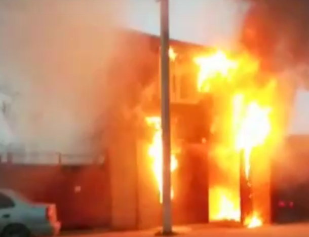 В Ростове на улице Мадояна сгорел частный дом