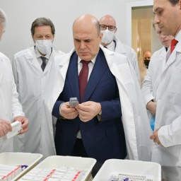 Глава правительства запустил линию производства "ЭпиВакКороны"