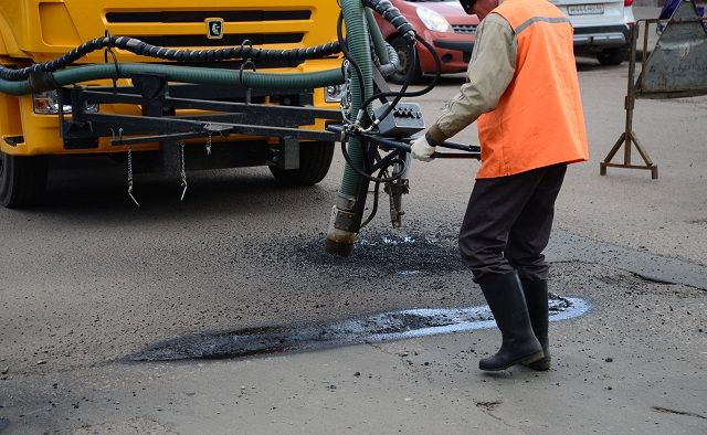 Голубев раскритиковал качество и темпы весеннего ремонта дорог в Ростовской области