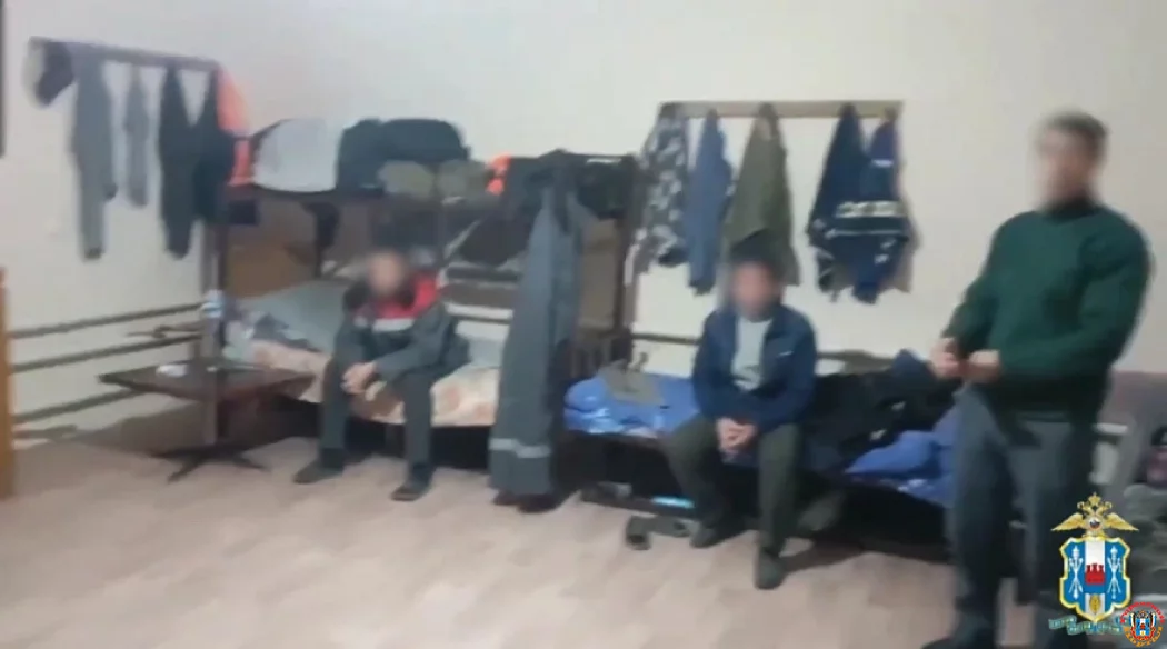 Десять нелегальных мигрантов и 10 нарушений принимающей стороны выявили в ходе рейда в Аксайском районе