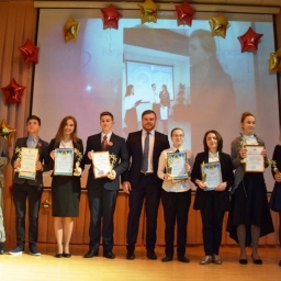 В Железнодорожном районе Ростова наградили 90 талантливых и одаренных детей