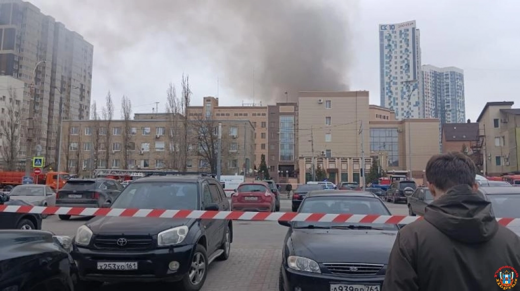 В Ростове число погибших при пожаре в здании погрануправления ФСБ выросло до трех человек