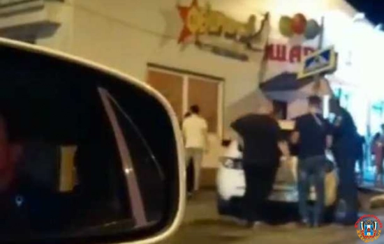 Жуткое ДТП с разоравшимся автомобилем и пострадавшей девушкой в Ростове попало на видео