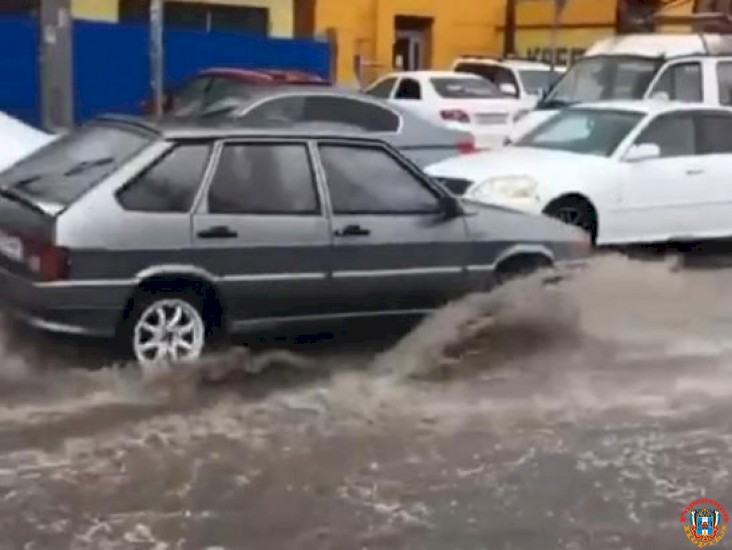 После ливня в Ростове затопило проспект Сиверса: видео