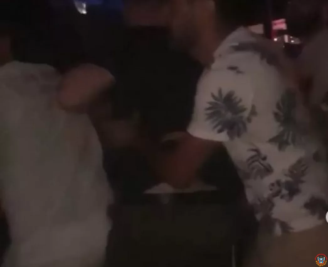 В Ростове посетители ресторана устроили кровавую драку В Ростове посетители ресторана устроили кровавую драку