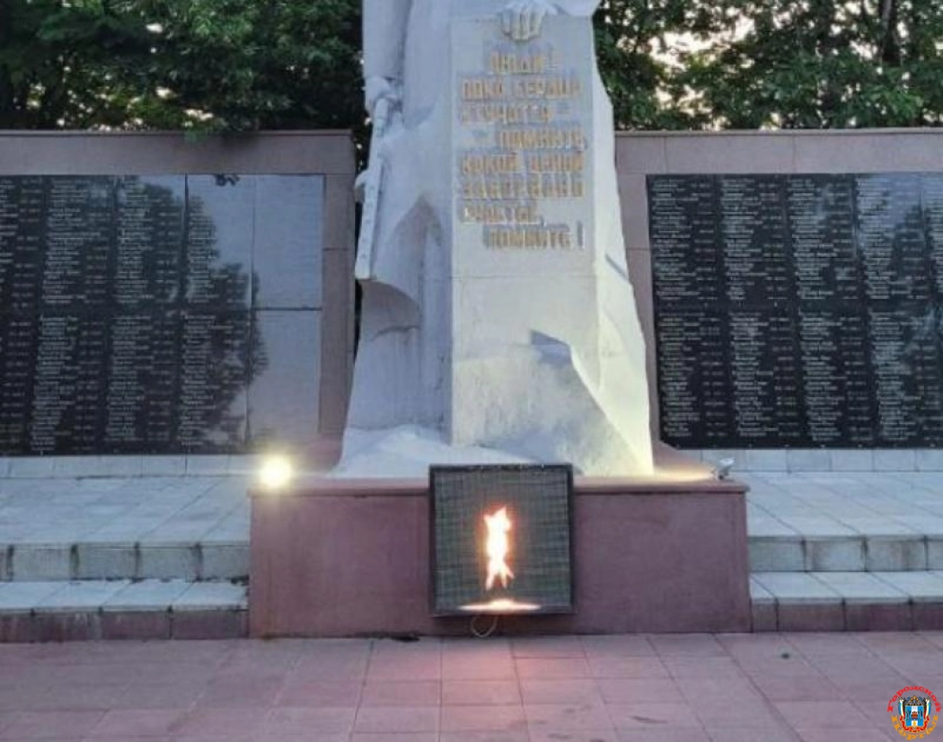 Экран с трансляцией Вечного огня установили у памятника в Ростовской области