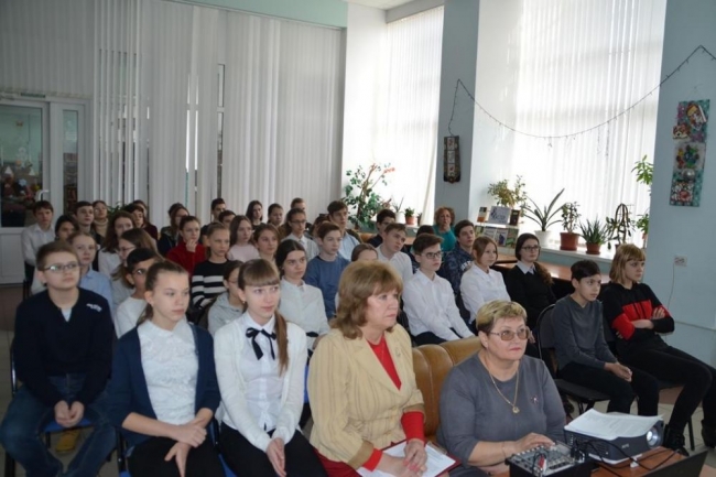 Урок мужества в честь Дня воинской славы России провели для школьников в Ворошиловском районе донской столицы