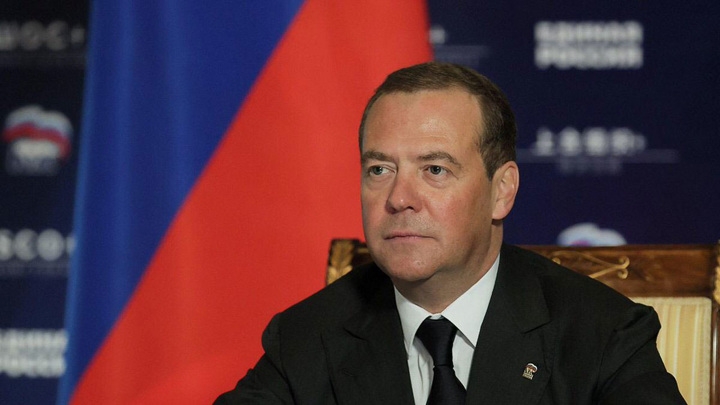 Медведев включен в состав Совета по науке и образованию
