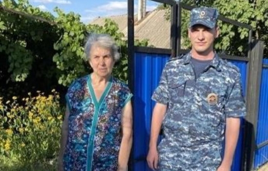В Ростовской области полицейский спас упавшую с моста пенсионерку