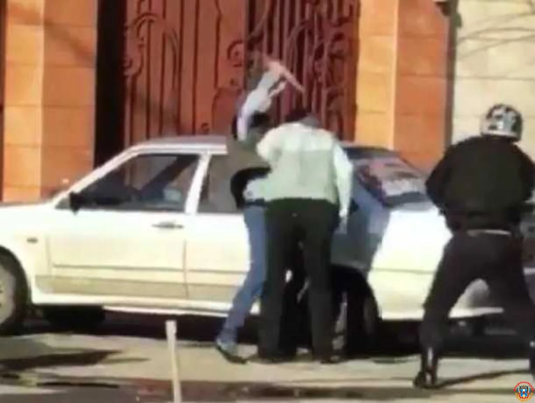 Страшные подробности устроенной 29-летним неадекватом кровавой резни в центре Ростова попали на видео