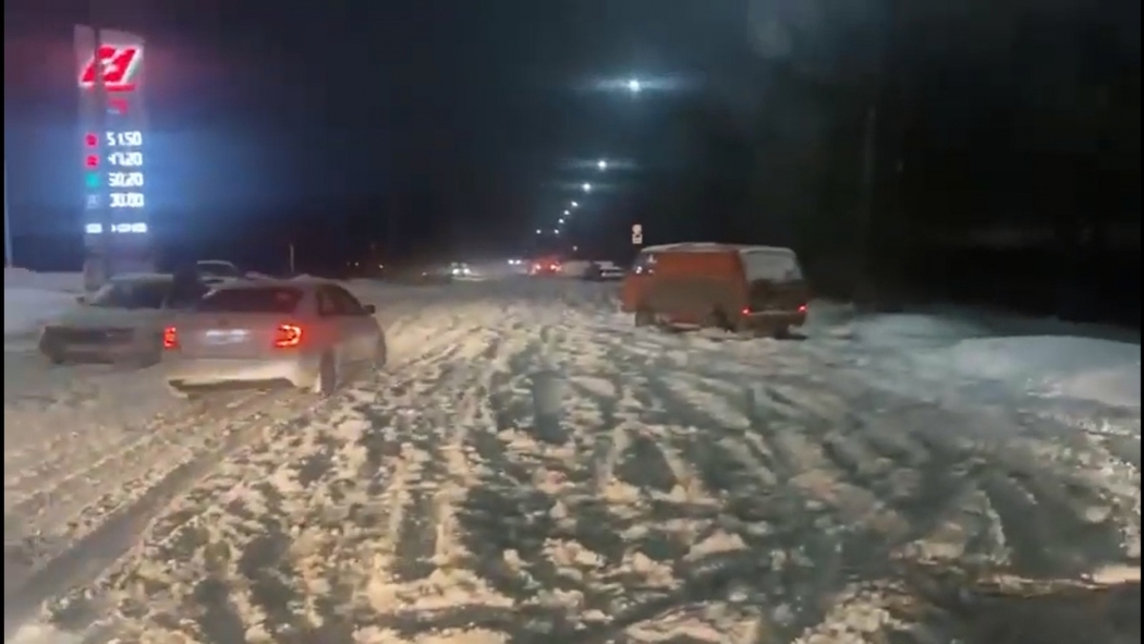 В Ростовской области полицейские помогли 40 водителям выбраться из снежного тупика