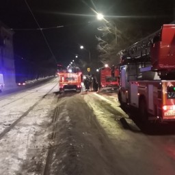 Огненный плен: в Челябинске 5 человек оказались в горящей квартире