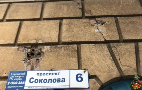 Администрация хочет снести старинный дом, с живущими там людми