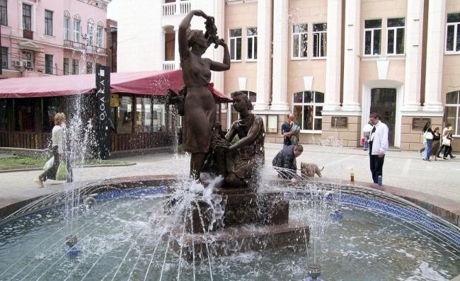 В Ростове предложили снести скульптуру у консерватории ради памятника Киму Назаретову