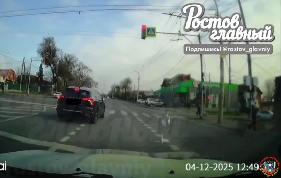 По видео из сети ГАИ оштрафовала водительницу Haval за проезд на «красный»