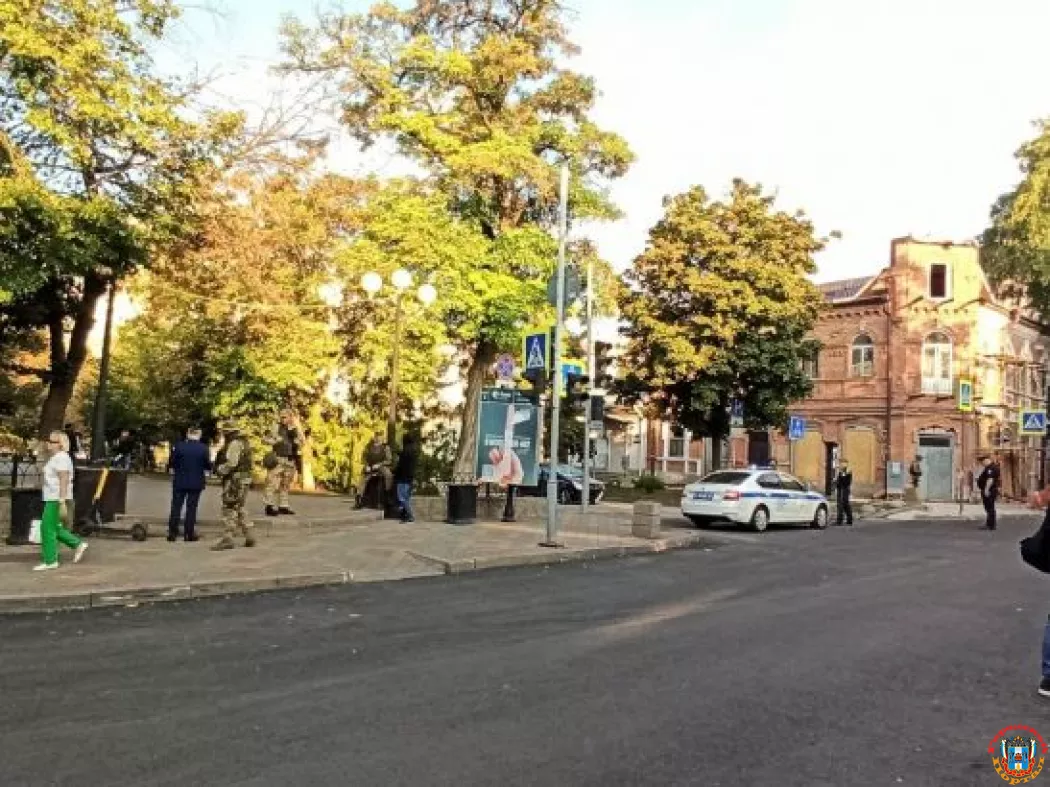 В Ростове после падения беспилотника перекрыли часть улицы Пушкинской