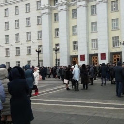 В здании правительства объявлена эвакуация из-за сообщения о пожаре