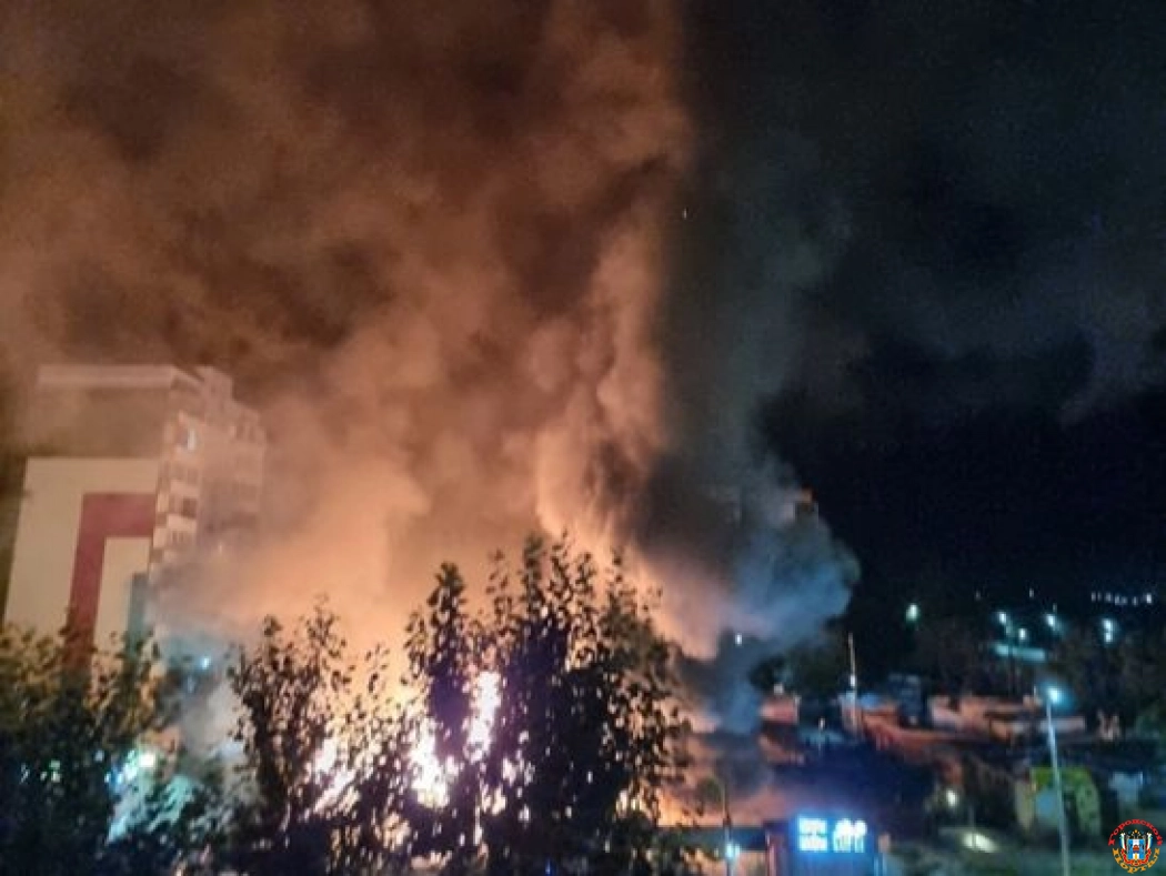 На рынке «Восточный» в Волгодонске сгорели четыре павильона