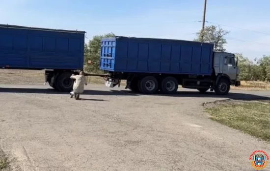 Во время нового трюка чуть не убился под колесами фуры экстремал Евгений Чеботарев