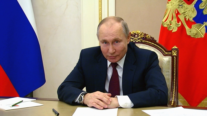 Водоснабжение, жилье, дороги и туризм. Путин провел совещание по Крыму