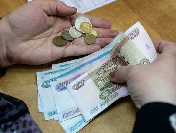 Зарплату в 20 тысяч рублей назвали порогом бедности жители Ростова и страны в целом