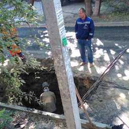 «Война» дорожников и водоканала в Ростове: яму раскопали через несколько часов после укладки асфальта