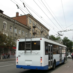 Чрезмерно стеснительный водитель троллейбуса довел до бешенства своих пассажиров в Ростове